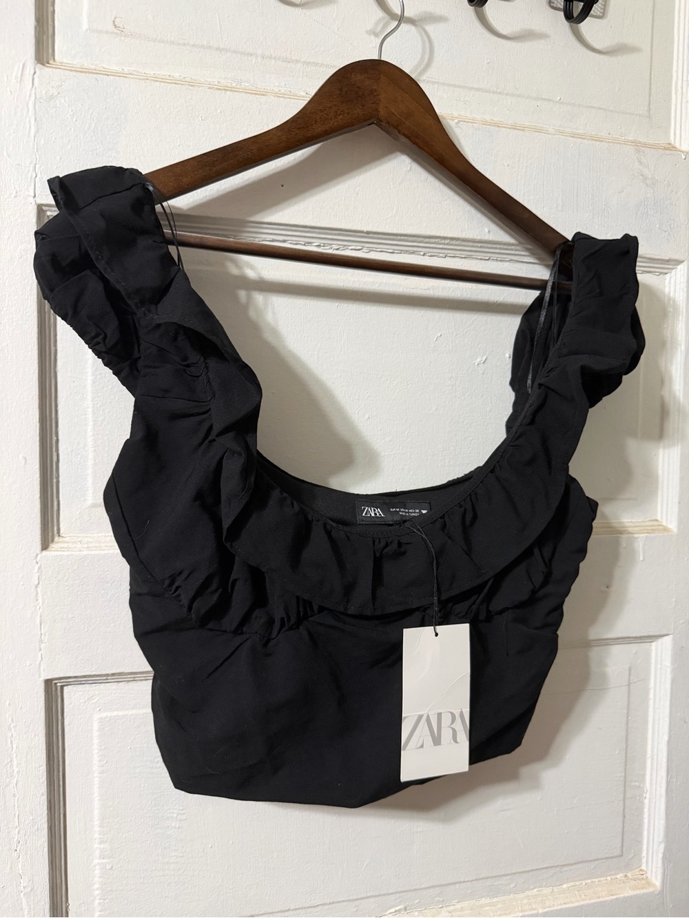 NWT Zara Flowing Off Shoulder Cropped Top Black Medium